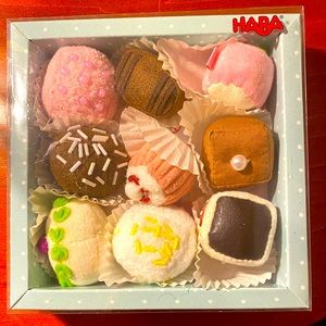 Hana Petit Fours like new!!!